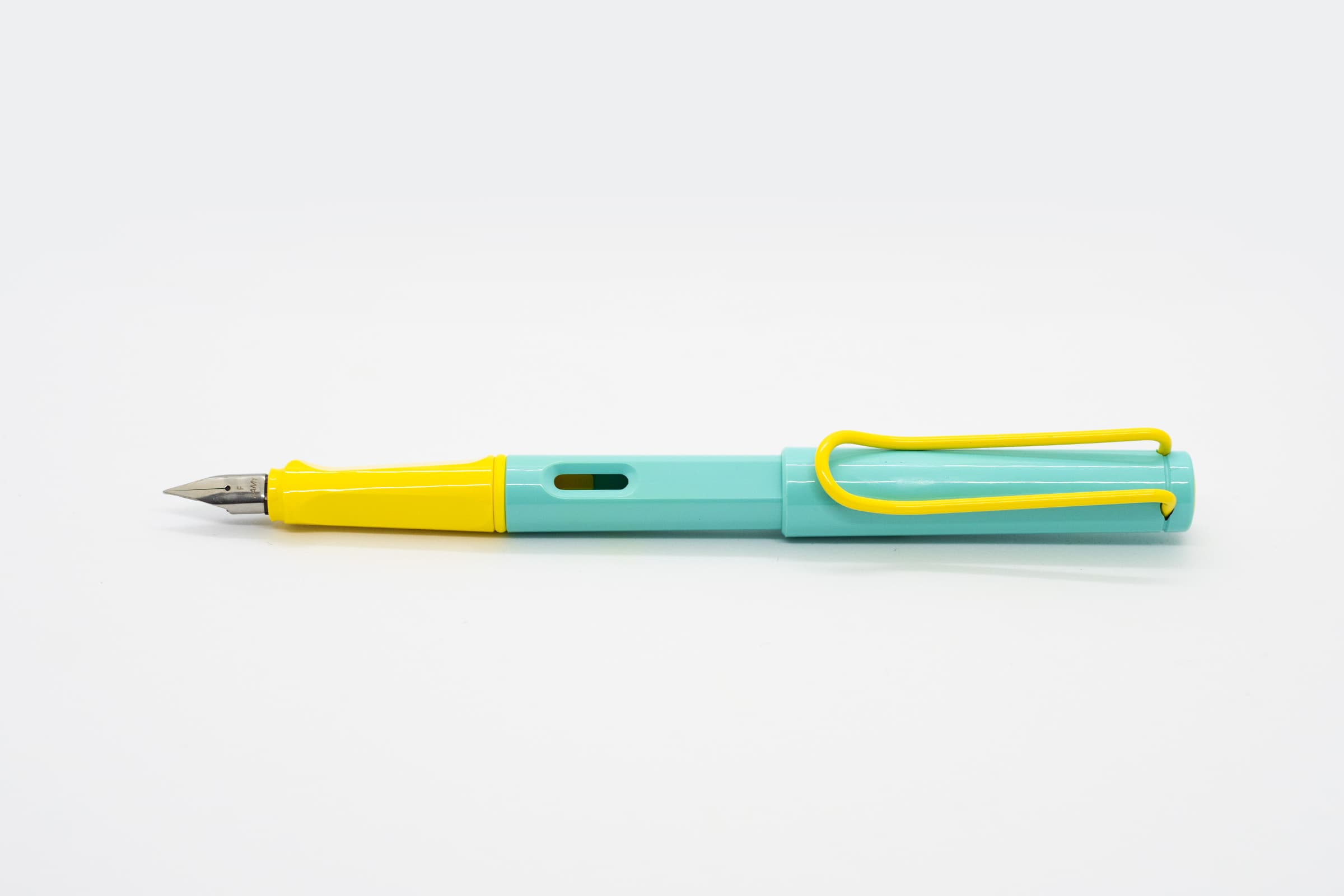 Side view of a LAMY Safari Piña Colada (2024) on a white background